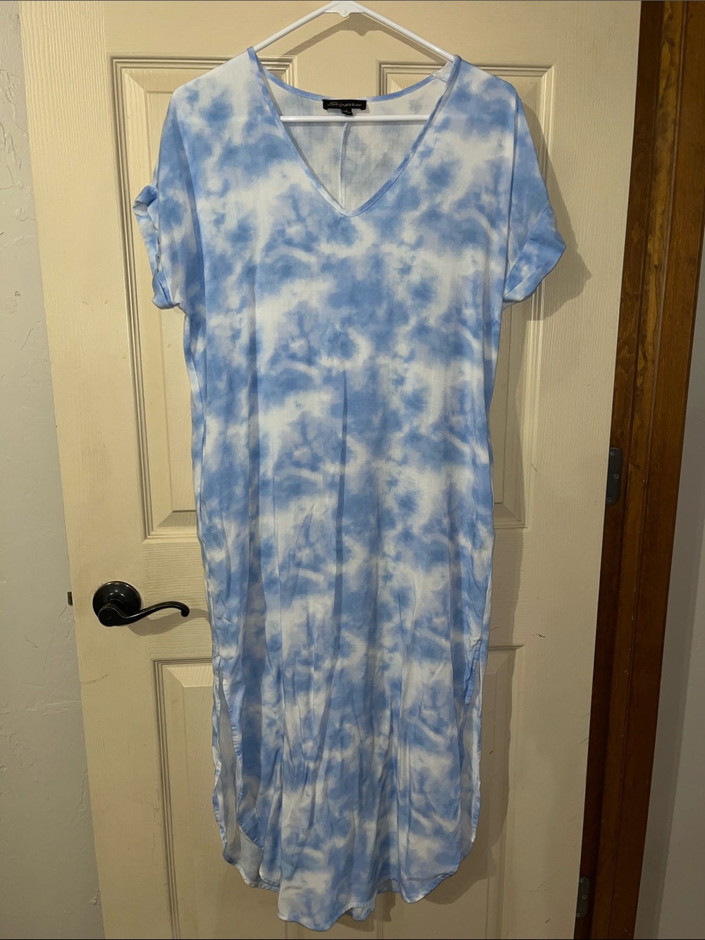 {Shinestar} Blue and White Tie-Dye V-Neck Maxi Dress